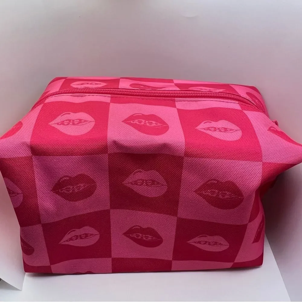 🦋$10~ Benefit Cosmetic ~ Pink Lips Checkered Bag ~ Case Travel ~ NWT